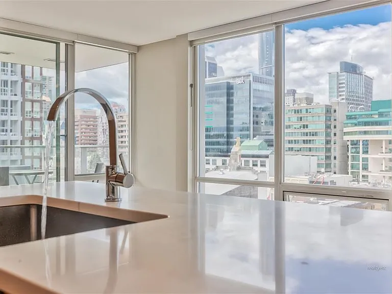 565 Smithe St #100X — Photo 4