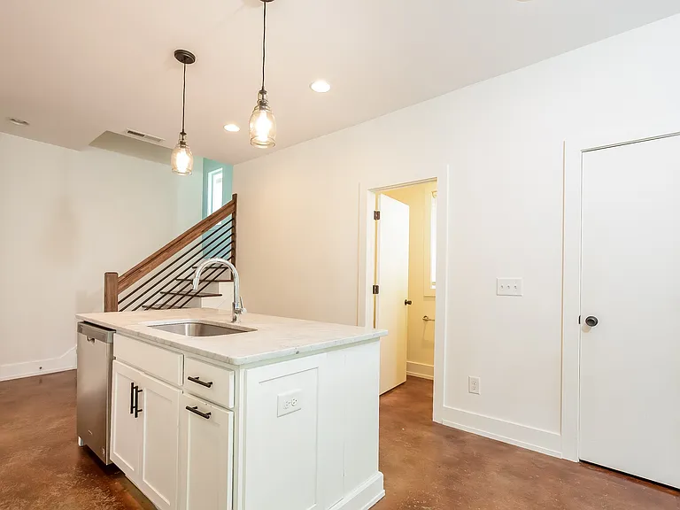2123B Burns St — Photo 11