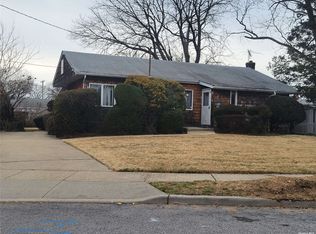 990 Bell Ct, Valley Stream, NY 11580