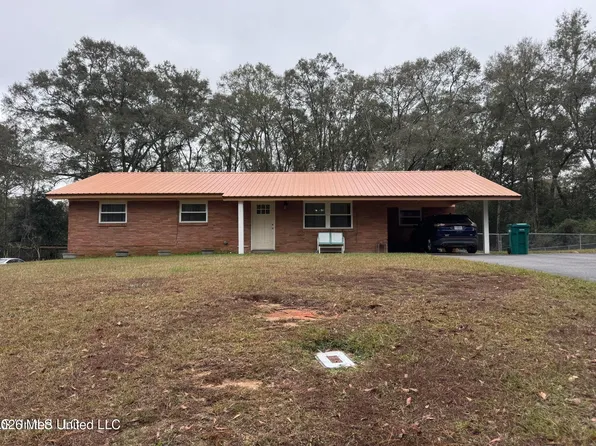 916 College Ave E, Wiggins, MS 39577