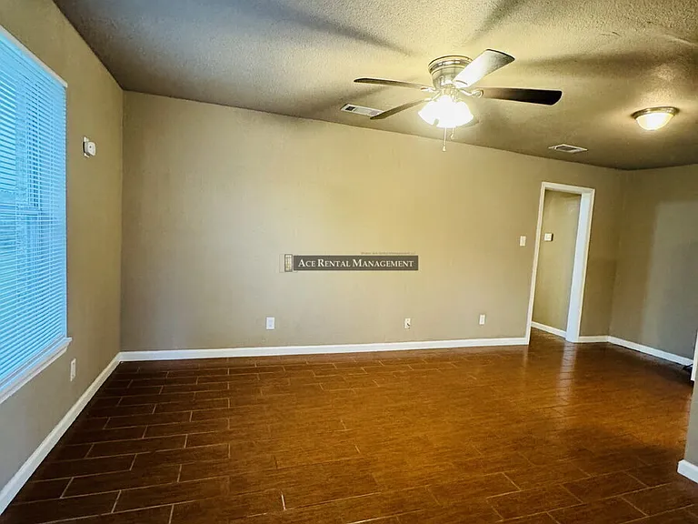 Pine Shadows Duplex Apartments — Photo 9