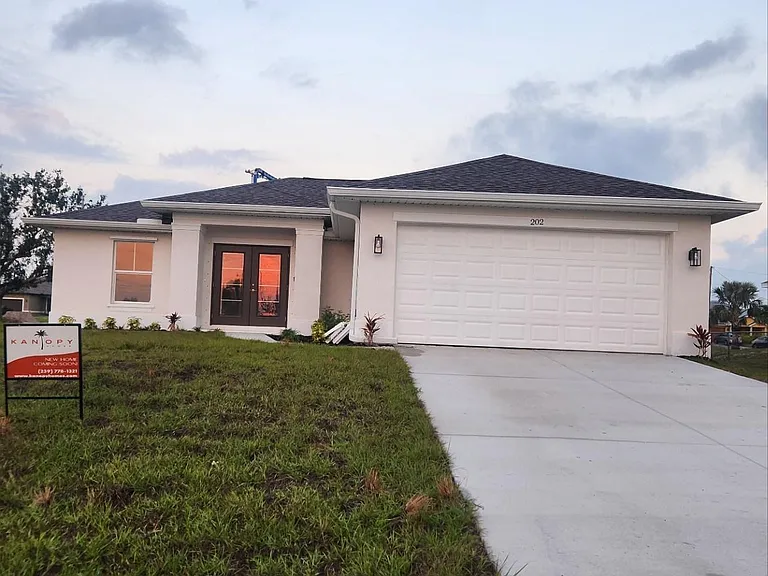202 NW 25th Pl — Photo 16