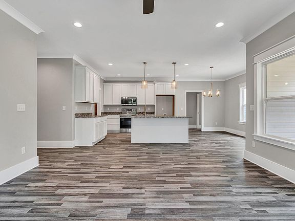 4th image of 4 Harris Creek Trl