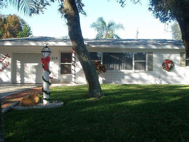 Front of 1418 Dartmouth Clw