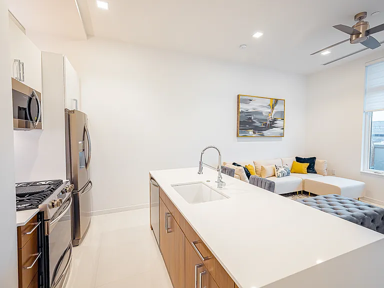 400 Old Woodward Ave #306 — Photo 20