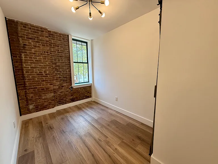 16 Howard Ave #4B — Photo 8