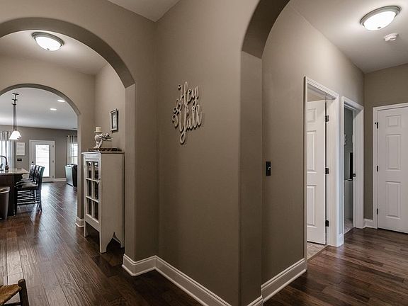 3rd image of 377 Lola Ln