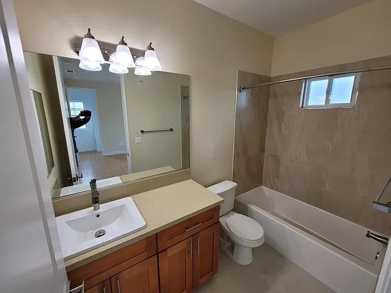 727 S Stoneman Ave #B — Photo 36