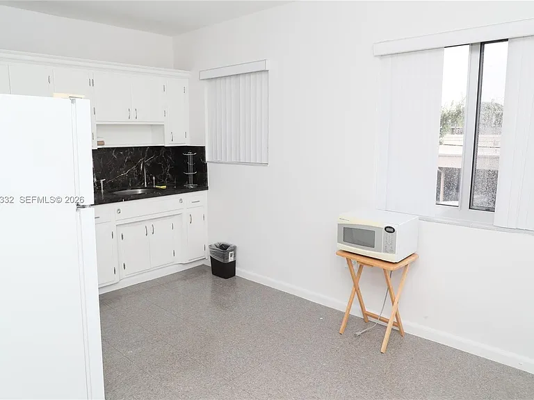 215 Antilla Ave #4 — Photo 7