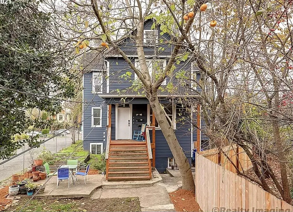 3935 NE Garfield Ave — Photo 1