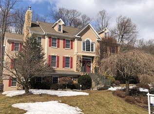 46 Overlook Rdg, Oakland, NJ 07436