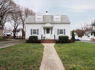 2 Washington Ave, Andover, MA 01810