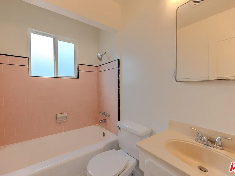 302 N Maple St — Photo 23