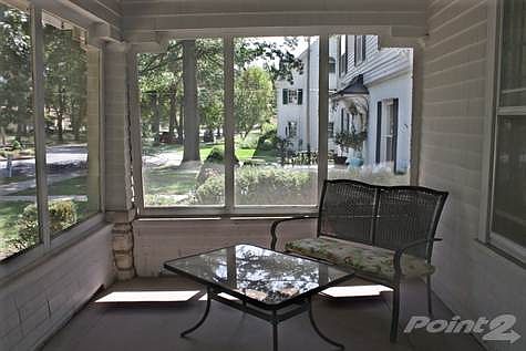 Screened in porch