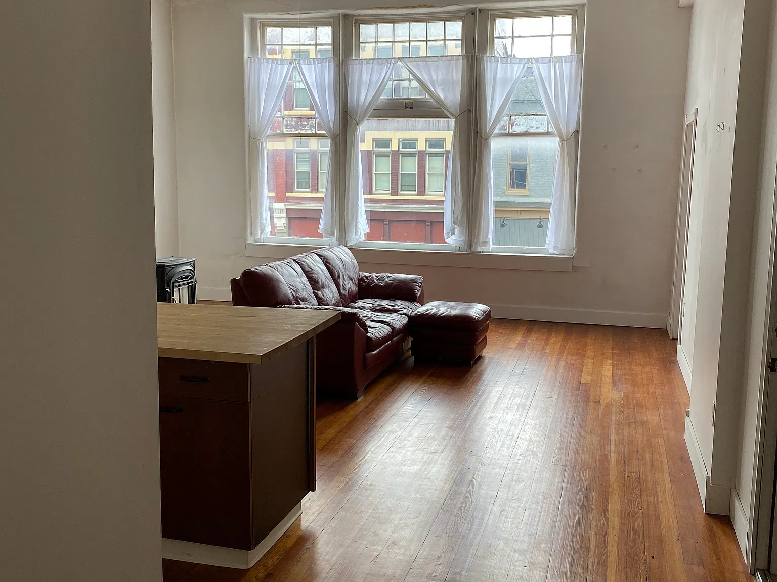 1 bed, 1000 sqft, $1,100 — Photo 3