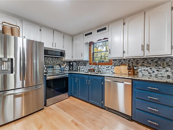5th image of 4 Avon Ln