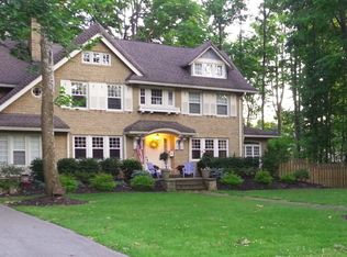 2870 Berkshire Rd, Cleveland Heights, OH 44118