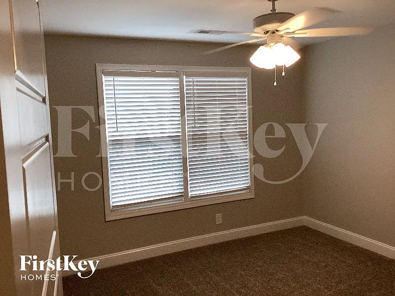 103 Lucerne Ln — Photo 8