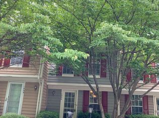 1566 Woodcrest Dr, Reston, VA 20194