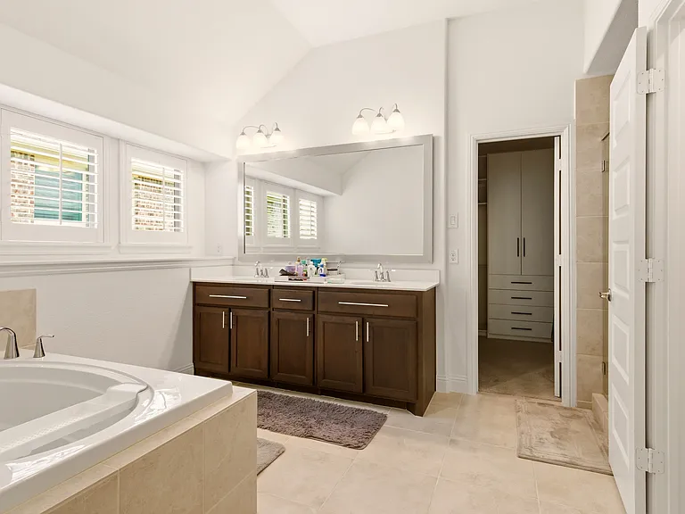 510 Royal Oaks Ln — Photo 11