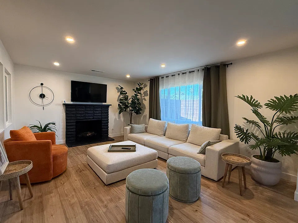 2508 W Fulcrum Pl