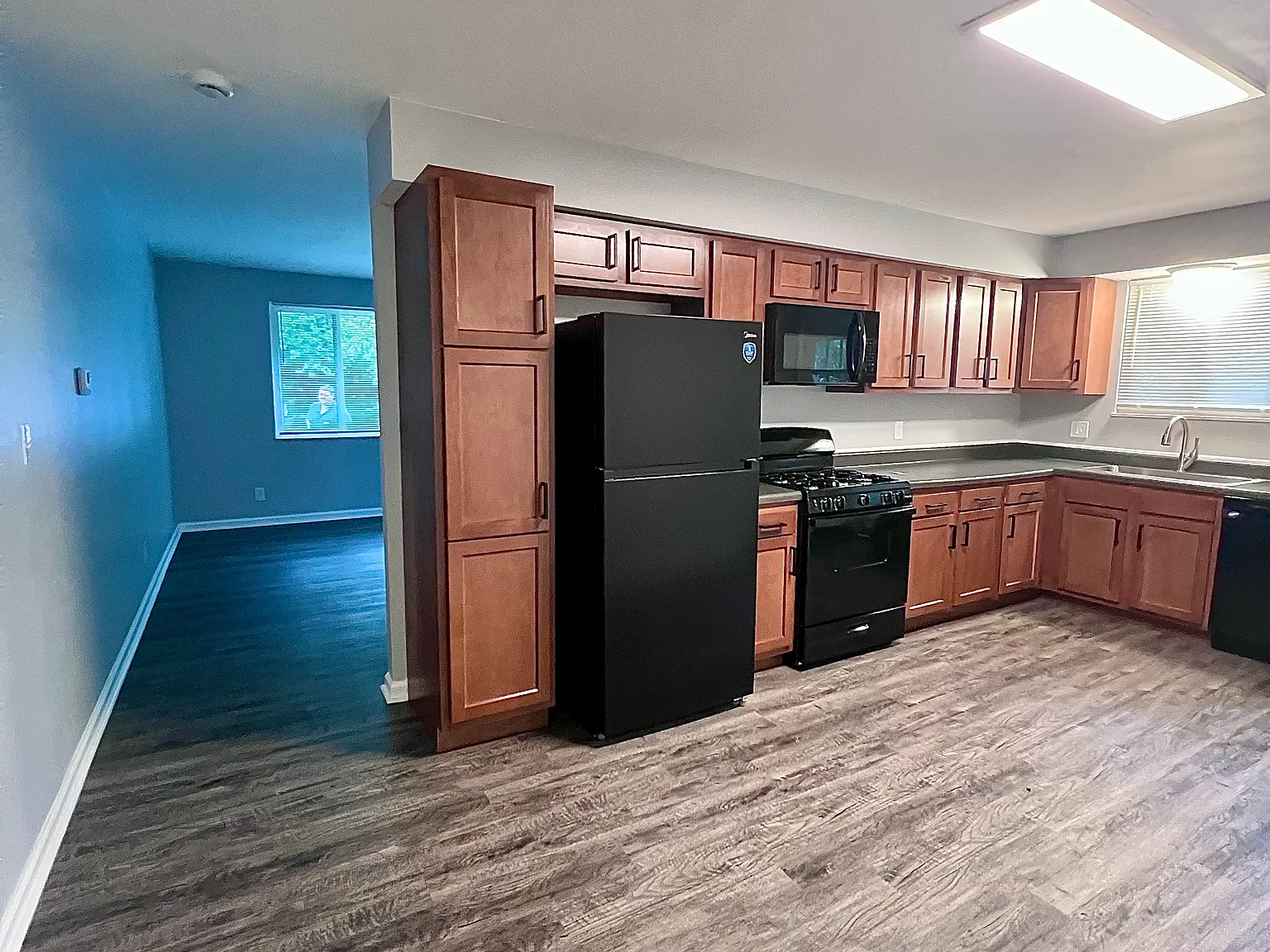 3 bed, 1200 sqft, $1,700 — Photo 3