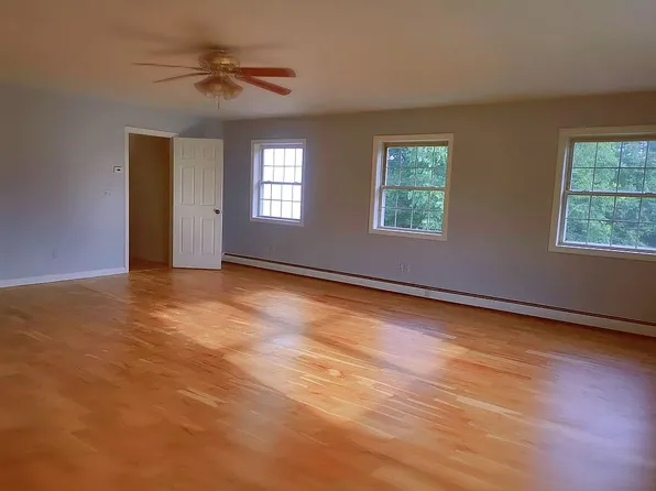 9 Fox Run Ln, South Burlington, VT 05403