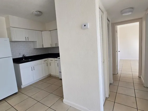 1290 NE 142nd St #9, Miami, FL 33161