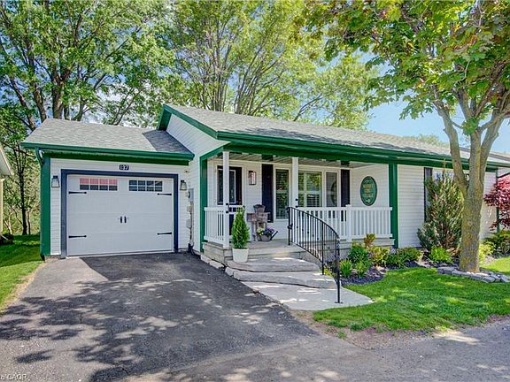 3rd image of 137 Wesley Cres