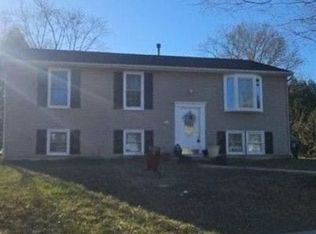 27 Dover Ln, Sicklerville, NJ 08081