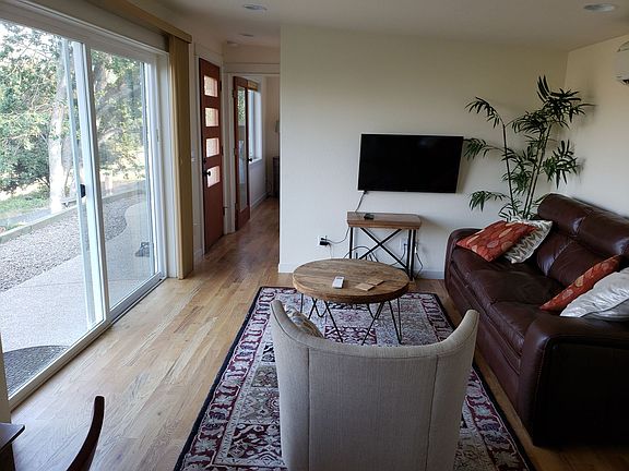 4th image of 2020 Crestview Dr Unit 1