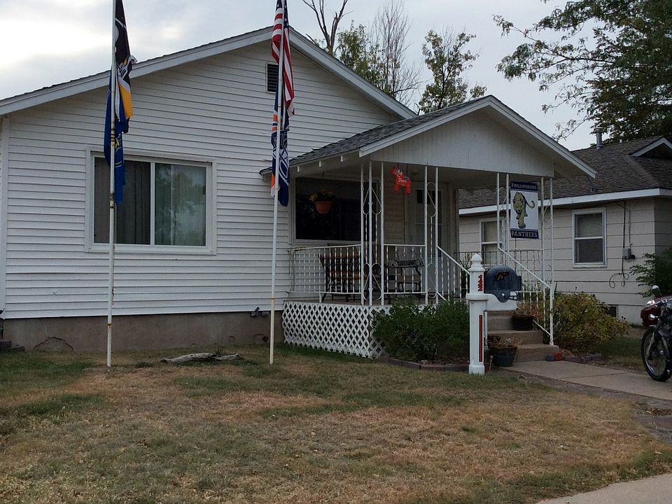 122 1st St, Phillipsburg, KS 67661 Zillow