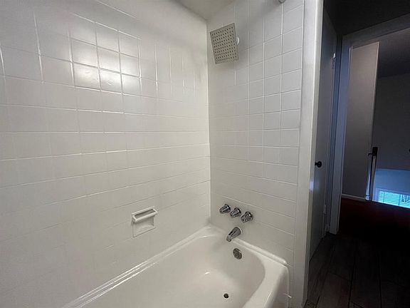 5th image of 5123 Del Monte Dr APT 6