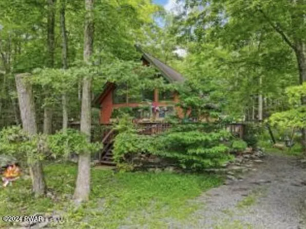 112 Essex Ct, Bushkill, PA 18324