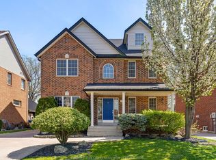 1270 Lakeview Ave, Windsor, ON N8P 1K9