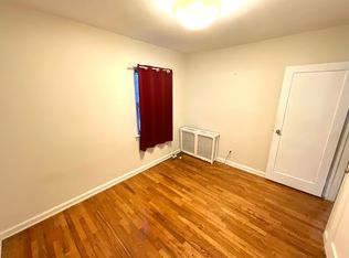 8135 251st St, Jamaica, NY 11426