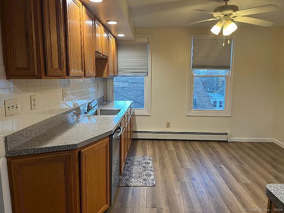4th image of 71 Shelton Ave #2
