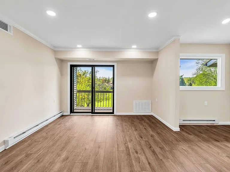 15B Andover Ct — Photo 2