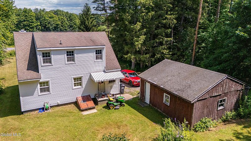 3rd image of 1821 W Glenville Road