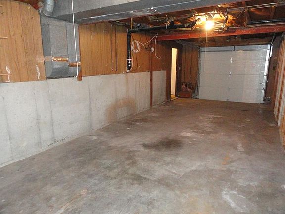 5th image of 4010 E 123rd Ter APT B