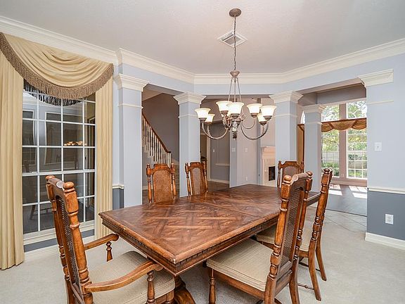 5th image of 1907 Crescent Oak Dr