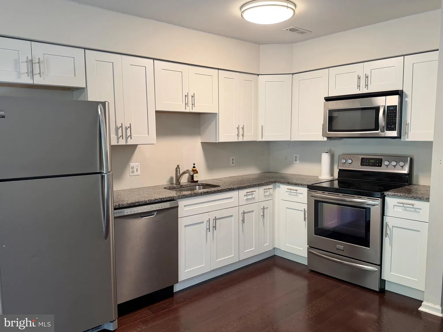 2 bed, 2.0 bath, 1112 sqft, $2,400 — Photo 3