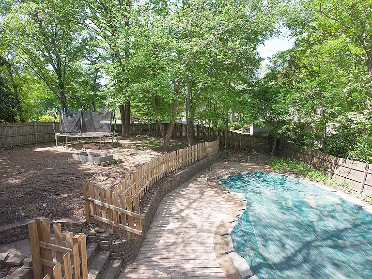 Closed Pool