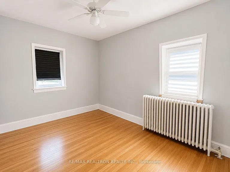 502 Queen St E — Photo 2