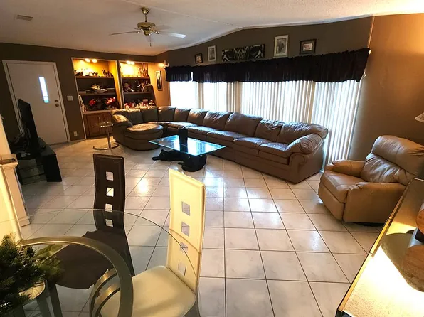 3393 Lake Overlook Pl, Lake Worth, FL 33462