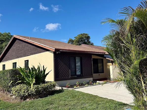 3750 Mil Pond Ct, Greenacres, FL 33463