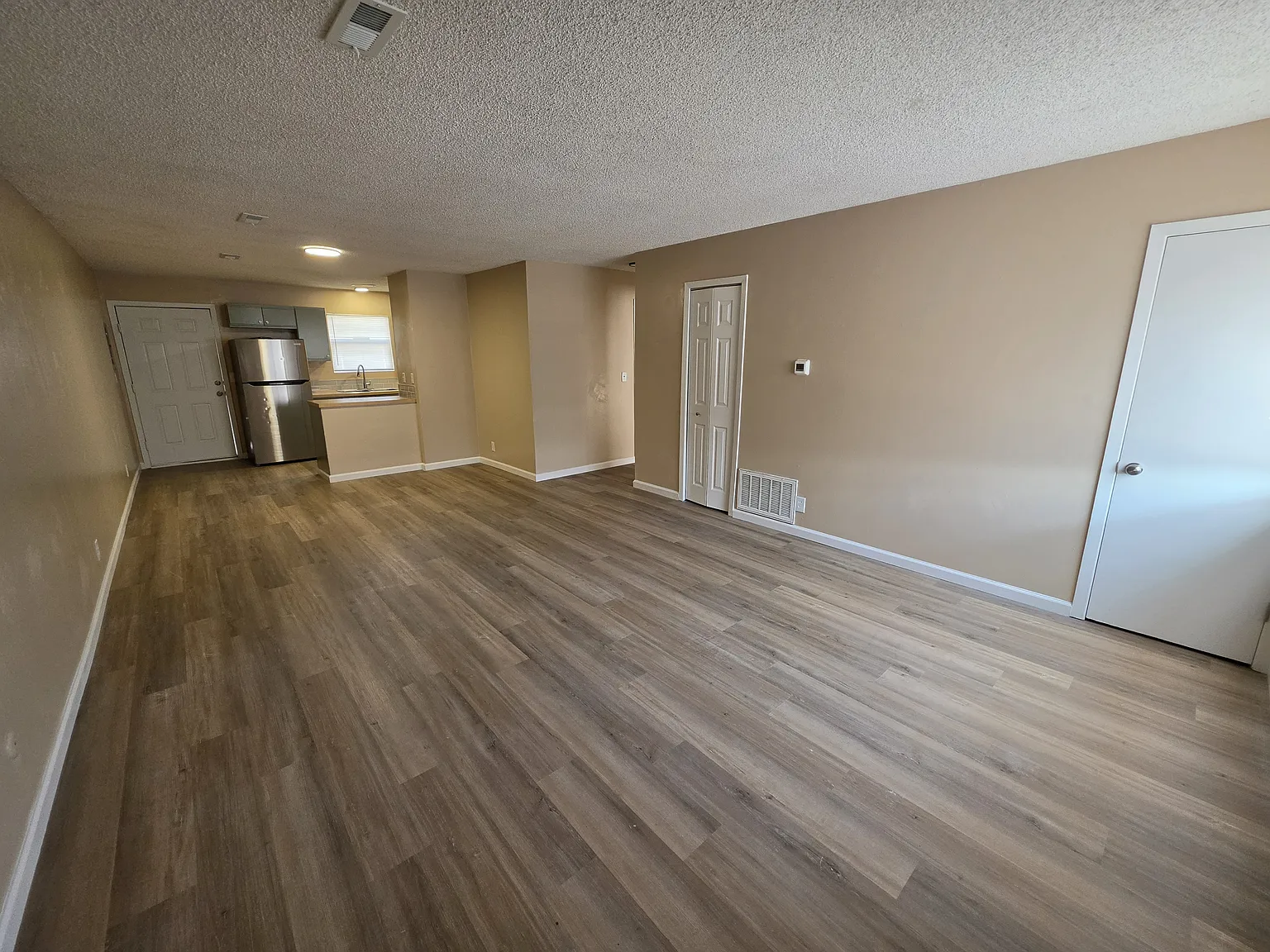2 bed, 915 sqft, $900 — Photo 1