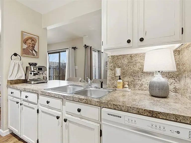1518 Vine St #2 — Photo 7