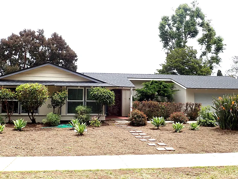 308 N La Patera Ln — Photo 1