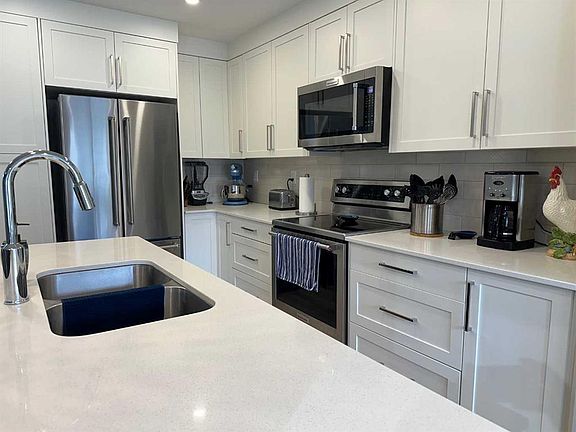 5th image of 95 E Golden Cres